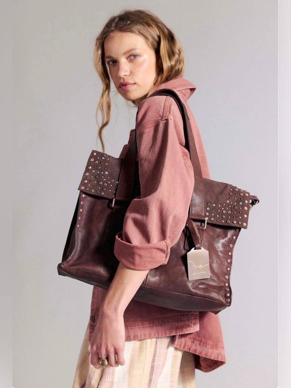 WE THE FREE SHAY STUD TOTE
BAG